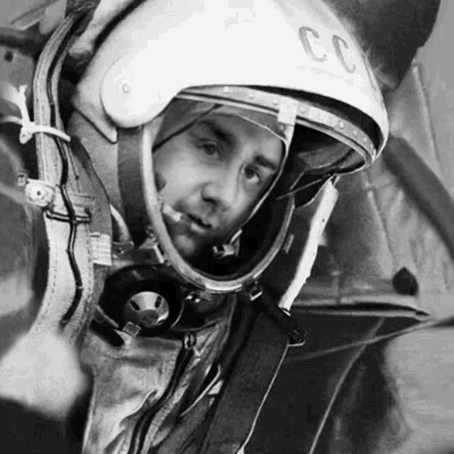 Enorym Cosmonaut GIF - Enorym Cosmonaut Astronaut GIFs