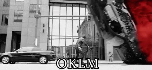 Presque Accident Oklm GIF - Oklm Aucalme Esquive GIFs