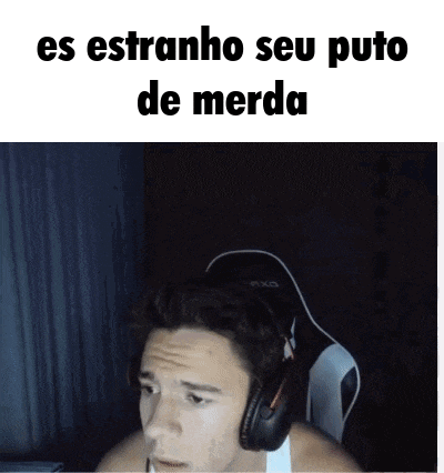 a man wearing headphones with the words es estranho seu puto de merda written above him