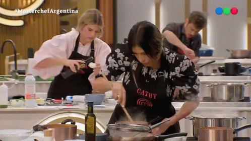 Cocinar Catherine Fulop GIF - Cocinar Catherine Fulop Mery Del Cerro GIFs