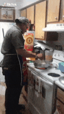 Ricardo Cooking GIF - Ricardo Cooking Cuban GIFs