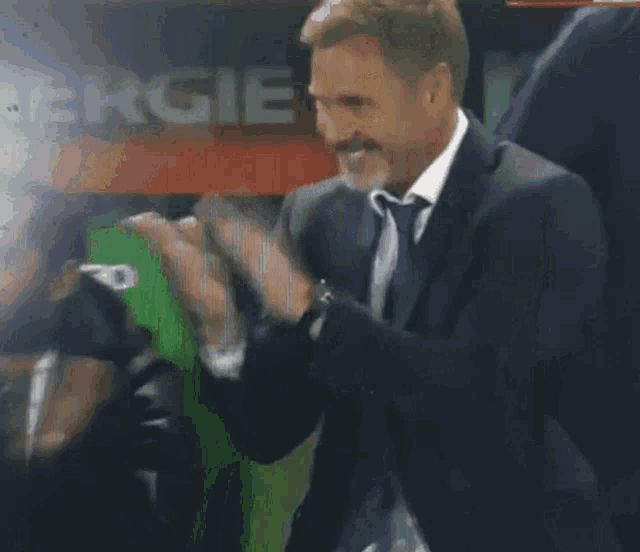 Clapping Hands GIF - Clapping Hands Thorsten Fink GIFs
