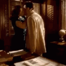 Kiss Couple GIF - Kiss Couple Agent Carter GIFs