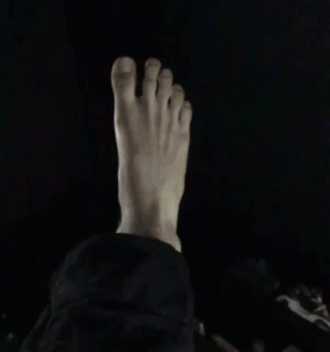 Feet Feet Wiggle GIF - Feet Feet Wiggle Leon Feet GIFs