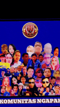 a group of people are standing in front of a blue background with the words komunitas ngapak