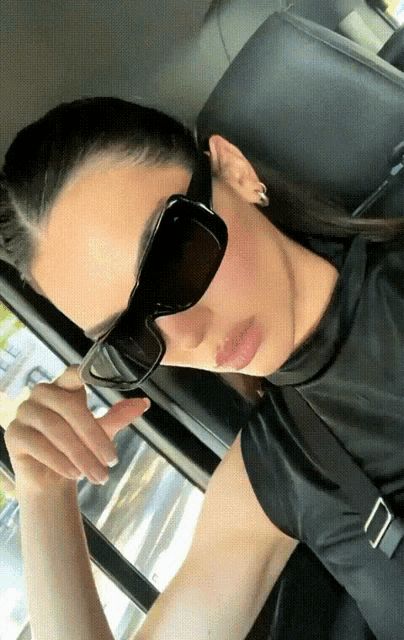 Kendall Jenner Kendall GIF - Kendall Jenner Kendall Looking Good GIFs