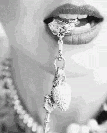 Jewelry Girl GIF - Jewelry Girl Glitter GIFs