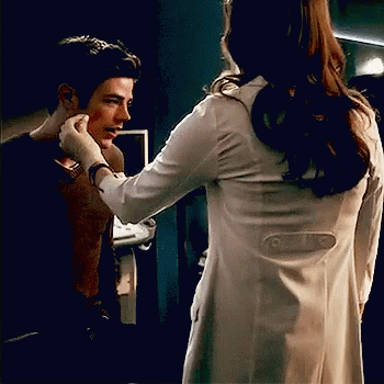 Snowbarry The Flash GIF - Snowbarry The Flash Treating Wounds GIFs