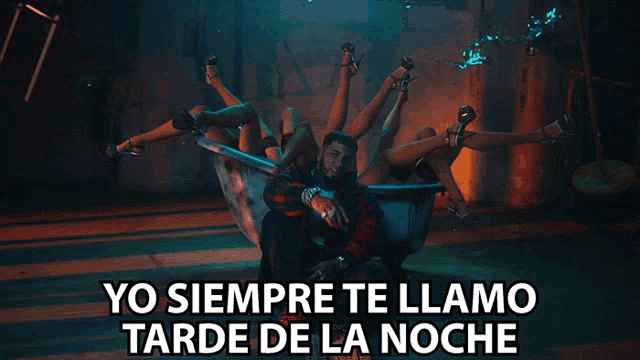 a woman is in a bathtub with the words yo siempre te llamo tarde de la noche below her