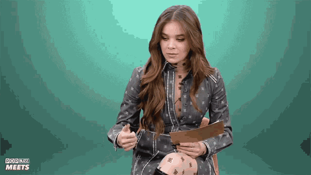 Counting Hailee Steinfeld GIF - Counting Hailee Steinfeld Popbuzz GIFs