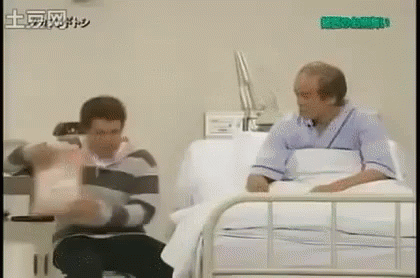 なんでやねん　タカアンドトシ お笑いコンビ GIF - Hospital Patient Taka And Toshi GIFs