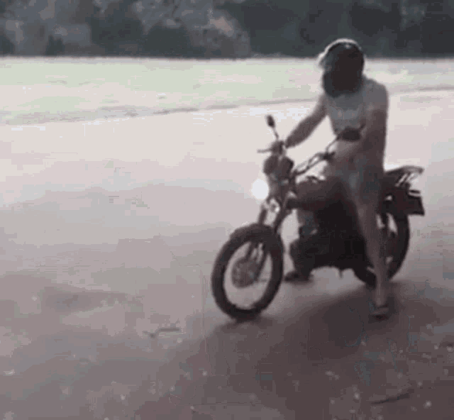 Motorcycle Amateur GIF - Motorcycle Amateur Rookie GIFs