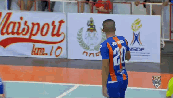 a soccer player wearing a blue and orange jersey with the number 20 on it