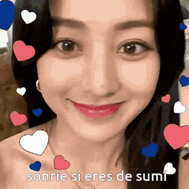 a close up of a woman 's face with the words sonrie si eres de sum written above her
