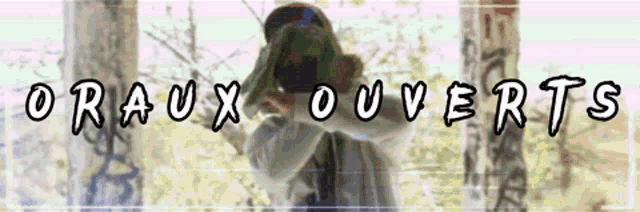 a person taking a picture with the words oraux ouverts written above them