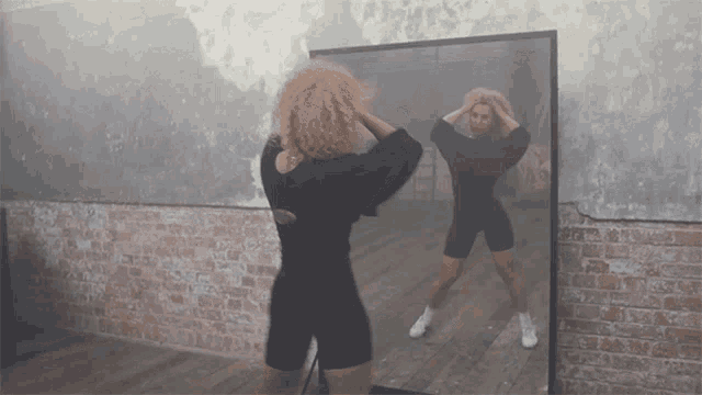Hip Shake Raye GIF - Hip Shake Raye Confidence GIFs