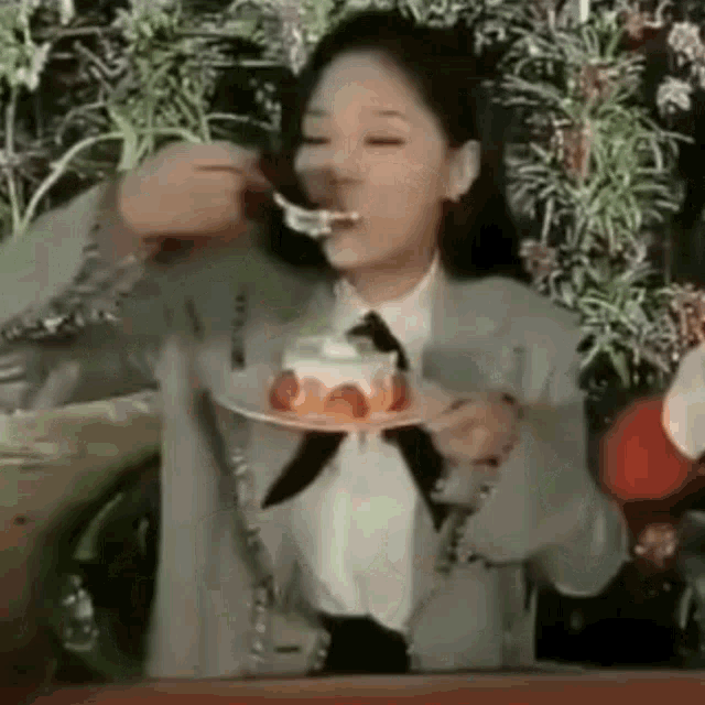 Cake Eating GIF - Cake Eating Loona GIFs
