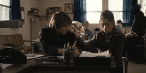 Stranger Things Jancy GIF - Stranger Things Jancy Ice Pack GIFs