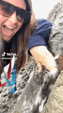 Oh Its A Waterfall Waterfall Woman GIF - Oh Its A Waterfall Waterfall Woman GIFs