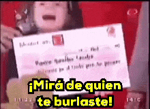 a woman is holding a check and says mira de quien te burlaste