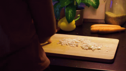 Fliegendes Brettchen Cooking GIF - Fliegendes Brettchen Cooking Chopping Board GIFs