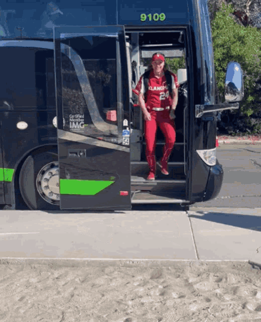 the number 9109 is on the side of a black bus