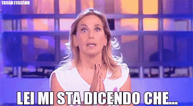 a woman with her hands folded and the words lei mi sta dicendo che below her