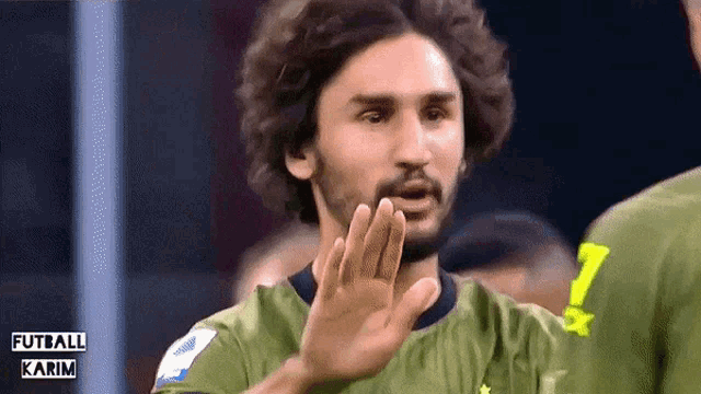 a soccer player wearing a green jersey with the number 7 on it