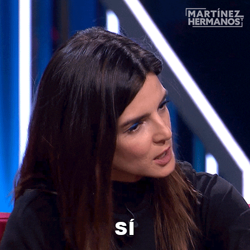 a woman in a black shirt with the word si on her face