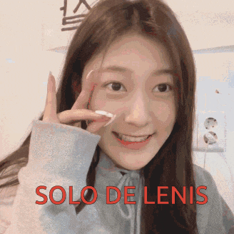 a picture of a girl with the words solo de lenis written below her