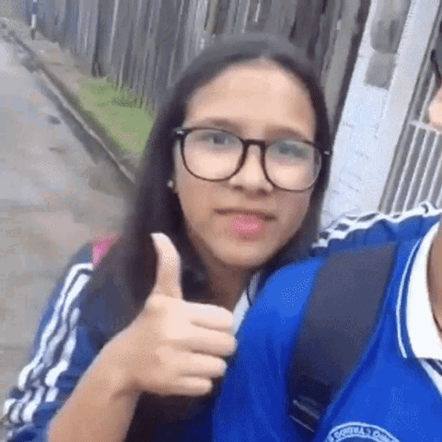 Lolol School Thumbs Up GIF - Lolol School Thumbs Up Selfie GIFs