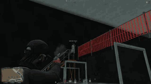 a man holding a gun in a video game says mas herido a armando munias