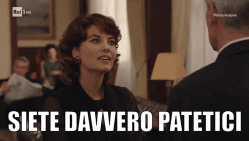 a woman talking to a man with the words siete davvero patetici written below her