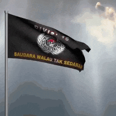 a black flag that says saudara walau tak sedarah