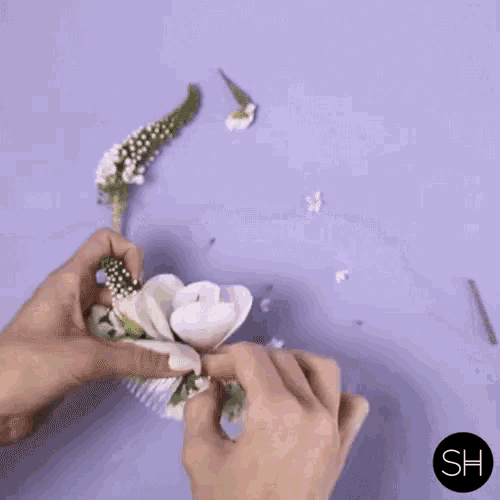 Flower Comb Accessory GIF - Flower Comb Flower Accessory GIFs