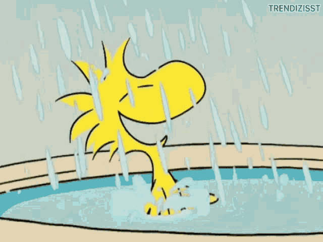 a cartoon of woodstock in a bathtub with the words trendizisst on the bottom right
