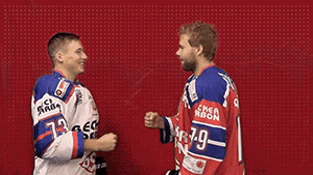 a hockey player with the number 71 on his jersey