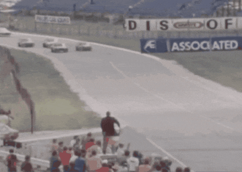 a blurry picture of a race track with a sign that says ' renault '