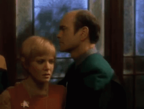 Star Trek Voyager Hug GIF - Star Trek Voyager Hug Kes GIFs