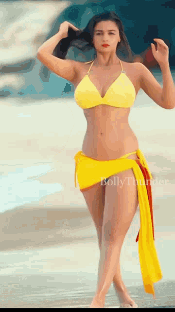 Alia Bhatt Yellow Bikini GIF - Alia Bhatt Yellow Bikini Alia Bhatt Bikini GIFs