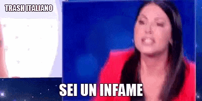 a woman in a red jacket says sei un infame on a blue background