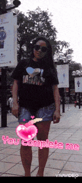 a woman wearing a shirt that says ' you complete me '