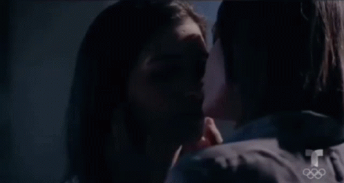 Girl To Girl Kissing GIF - Girl To Girl Kissing Make Out GIFs