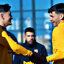 a man in a yellow shirt with the word beko on it