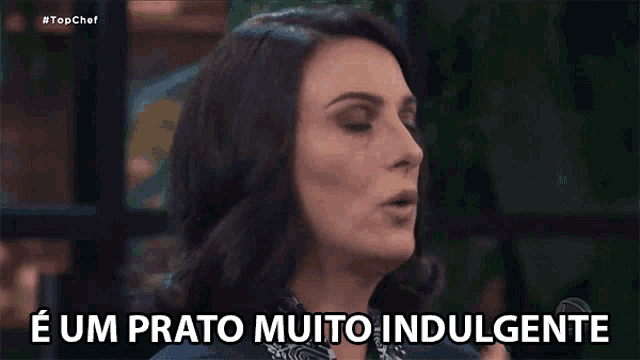 a woman is making a funny face and says " e um prato muito indulgente "