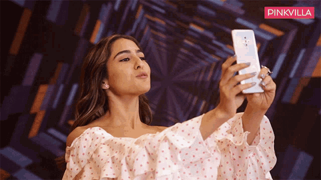 Selfie Sara Ali Khan GIF - Selfie Sara Ali Khan Pinkvilla GIFs