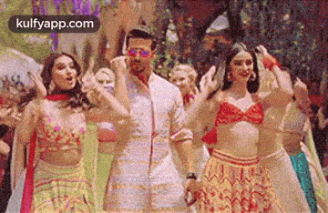 Bollywood2.Gif GIF - Bollywood2 Ananya Panday Tiger Shroff GIFs