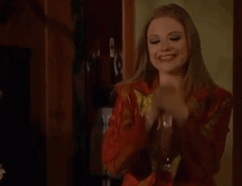 La Madrastra Excited GIF - La Madrastra Excited Excited Girl GIFs