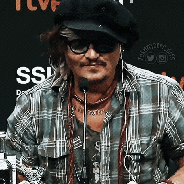 Johnny Depp 69ssiff GIF - Johnny Depp 69ssiff San Sebastian International Film Festival GIFs