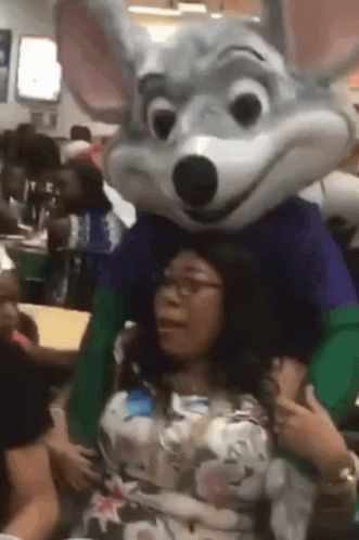 Lucy Sosa Giant Mouse GIF - Lucy Sosa Giant Mouse Scared GIFs